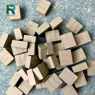 D3000 24x13.5-12.5x30mm Romatools Diamond Segments for Quartzite Cutting